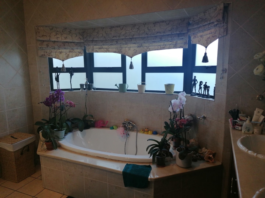 5 Bedroom Property for Sale in Doringkruin North West